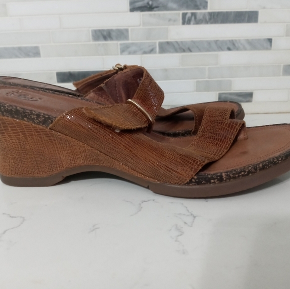 Ariat 20983 Woman's brown Leather Reptile Strappy thong toe wedge sandals 8 - Picture 3 of 11